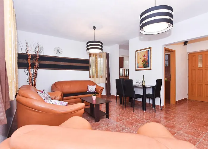 Kostijal アパート