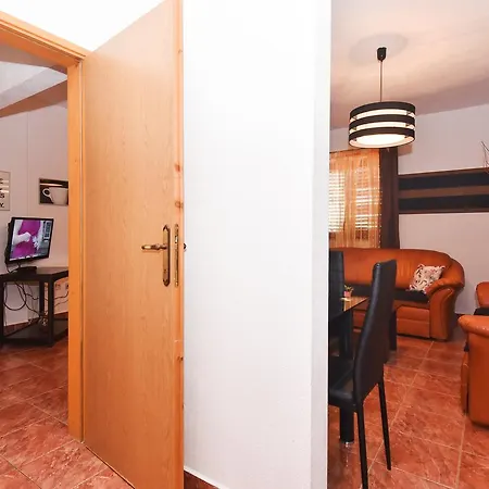 Kostijal Διαμέρισμα *